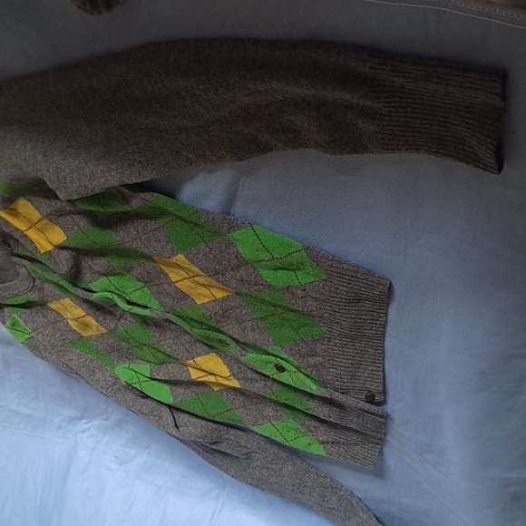 Sweater - Picture 4 of 4